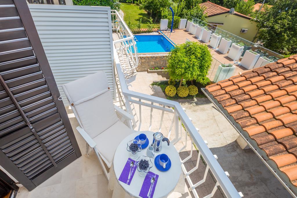 Apartment Ava Omišalj
