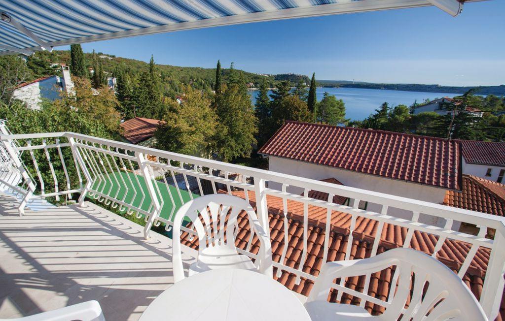 Apartment Ava Omišalj