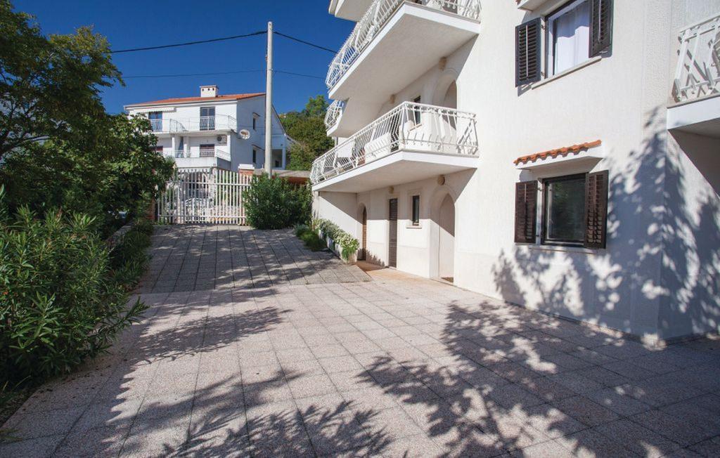 Ava Apartment